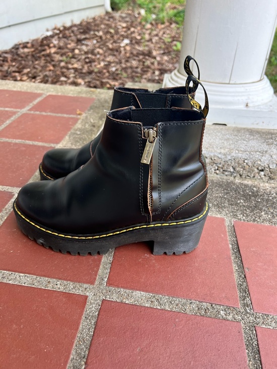 Dr. Martens Shoes - Doc Martens Rometty II
